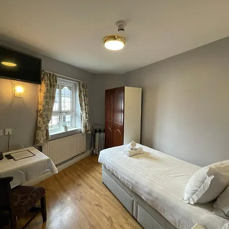 Riverside Гостевой дом 2*